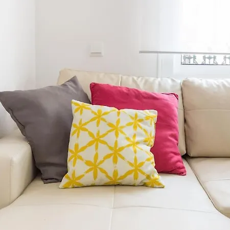 Bright, Quiet And Ground Floor In The Center Apartment