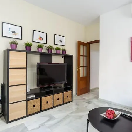 Bright, Quiet And Ground Floor In The Center *